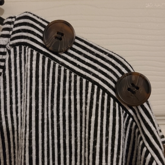 Exclusive One striped top - Picture 2 of 3